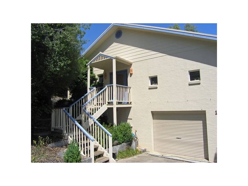 1 Woodlands Grove, Bright VIC 3741