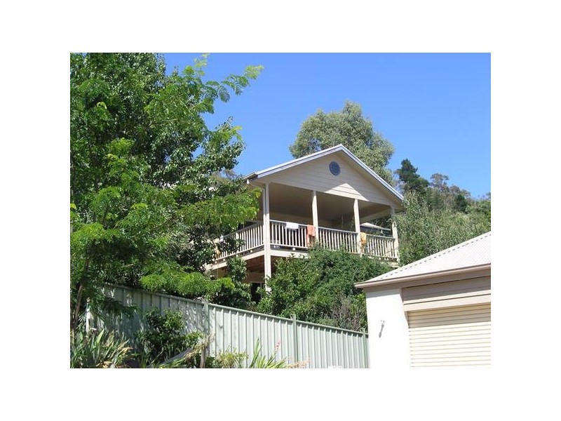 1 Woodlands Grove, Bright VIC 3741