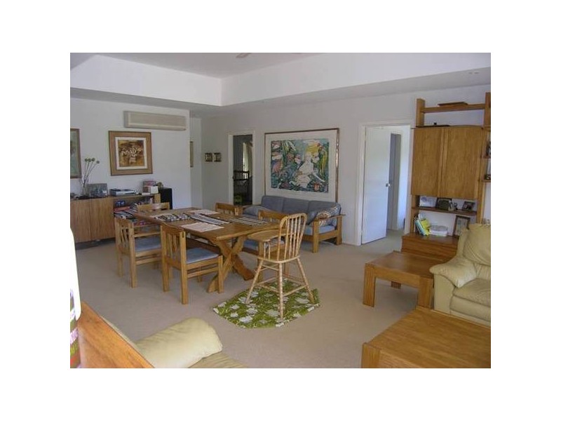 1 Woodlands Grove, Bright VIC 3741