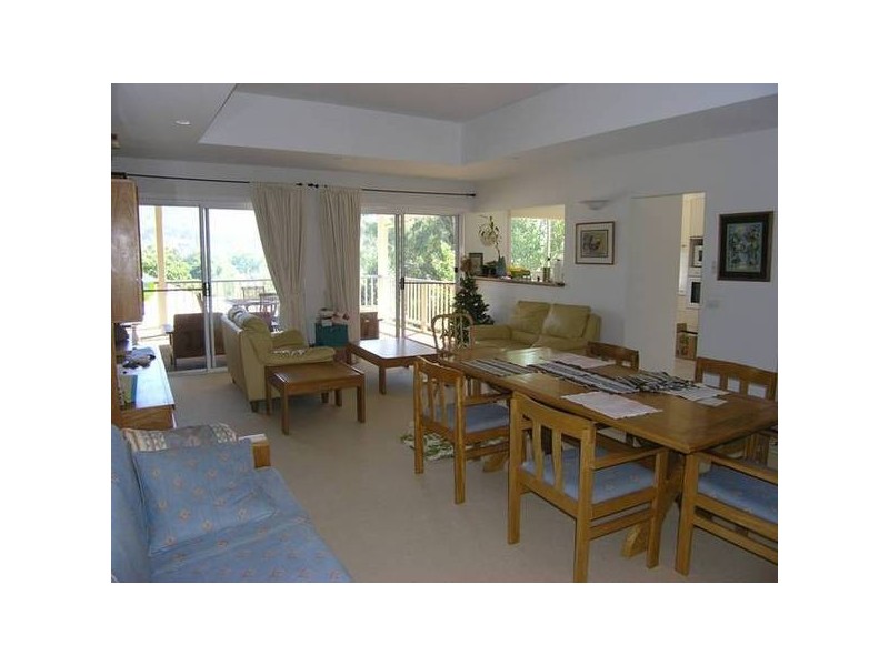 1 Woodlands Grove, Bright VIC 3741