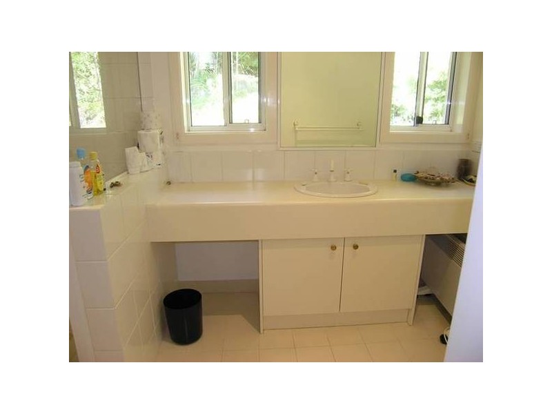 1 Woodlands Grove, Bright VIC 3741