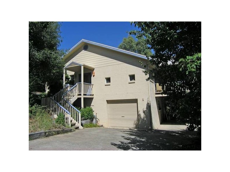 1 Woodlands Grove, Bright VIC 3741