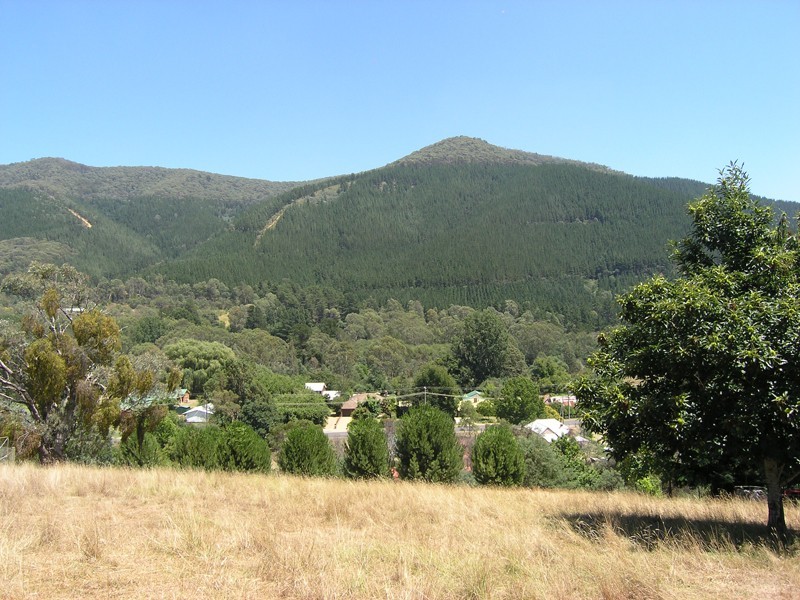 2 School Road, Wandiligong VIC 3744