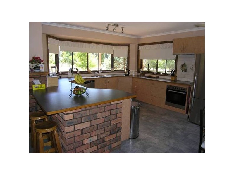11 Pine Crt, Bright VIC 3741