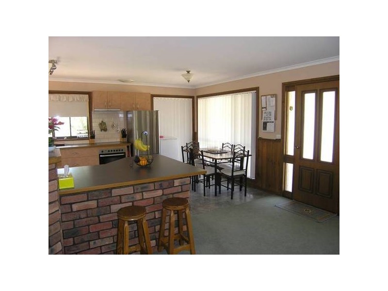 11 Pine Crt, Bright VIC 3741