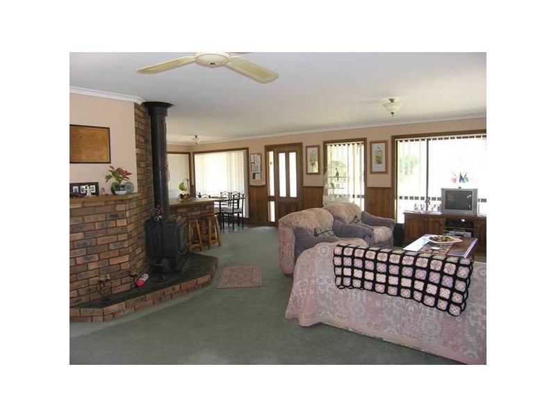 11 Pine Crt, Bright VIC 3741