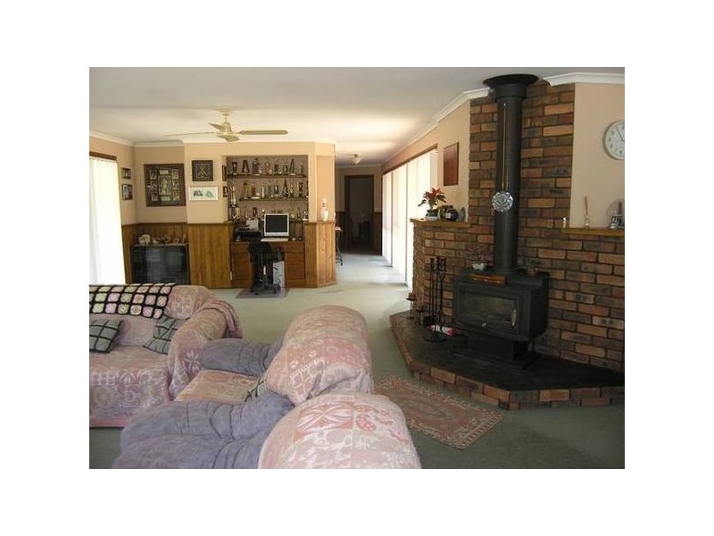 11 Pine Crt, Bright VIC 3741
