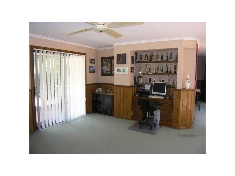 11 Pine Crt, Bright VIC 3741