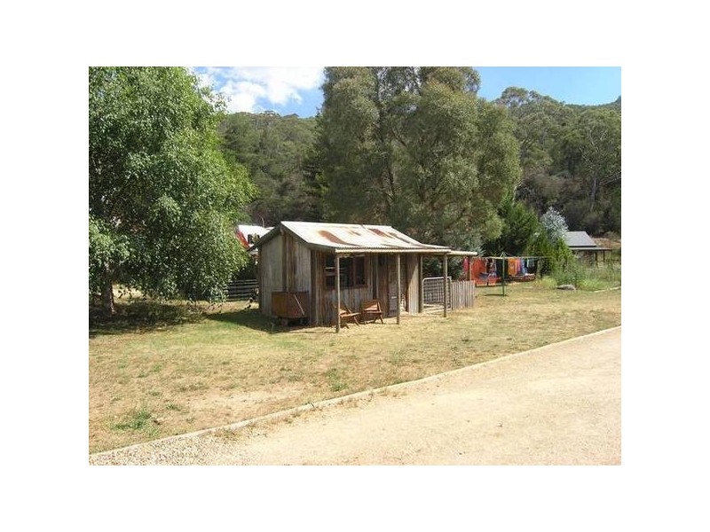 11 Pine Crt, Bright VIC 3741