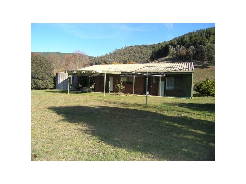 7275 Great Alpine Rd, Bright VIC 3741