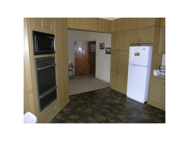 11 Delany Ave, Bright VIC 3741