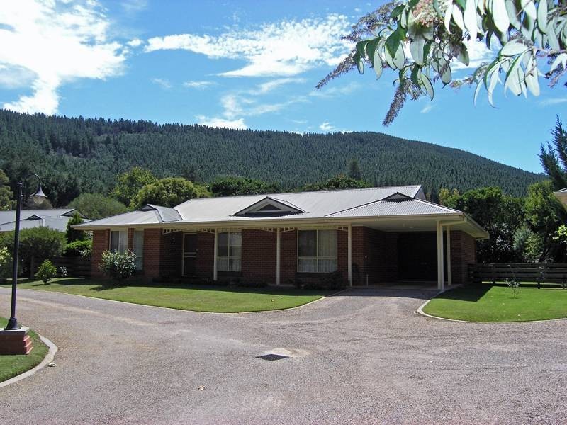 7/11 Toorak Court, Bright VIC 3741