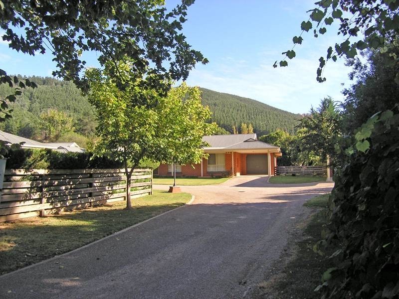 7/11 Toorak Court, Bright VIC 3741