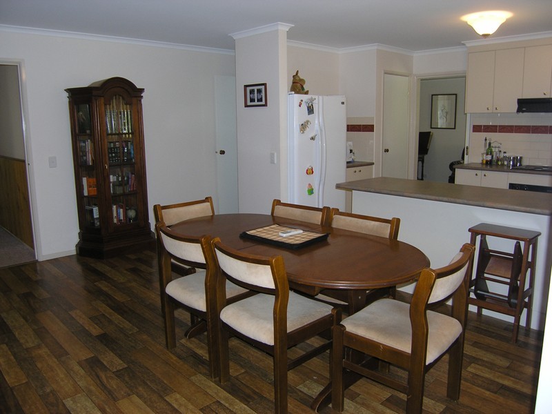 17 Norman Court, Bright VIC 3741