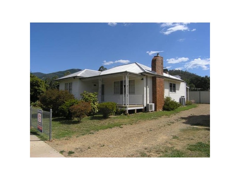 33 Deacon Avenue, Bright VIC 3741