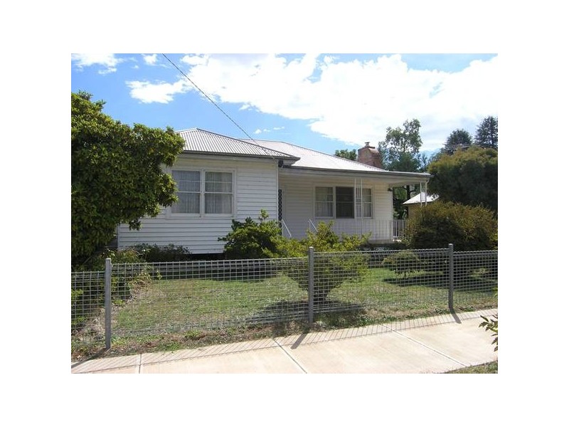 33 Deacon Avenue, Bright VIC 3741