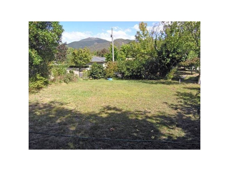 2 Mountbatten Avenue, Bright VIC 3741