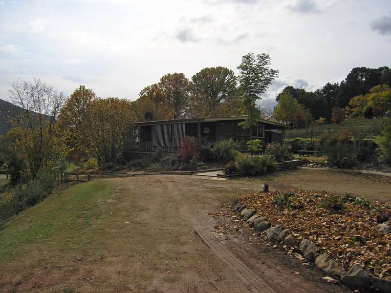 14 Long Tunnel Track, Wandiligong VIC 3744