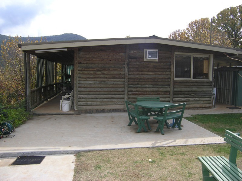 14 Long Tunnel Track, Wandiligong VIC 3744