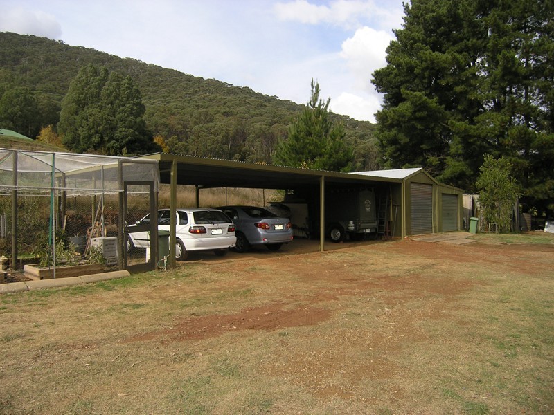 14 Long Tunnel Track, Wandiligong VIC 3744