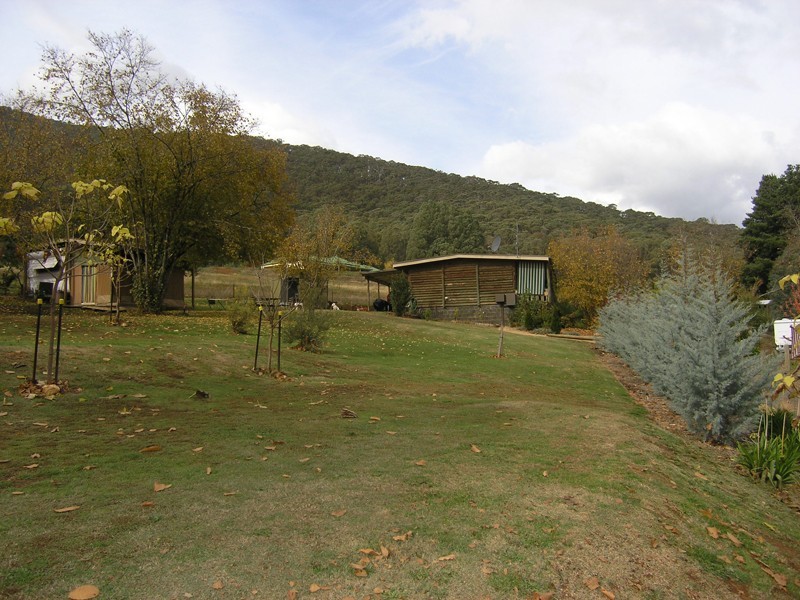 14 Long Tunnel Track, Wandiligong VIC 3744