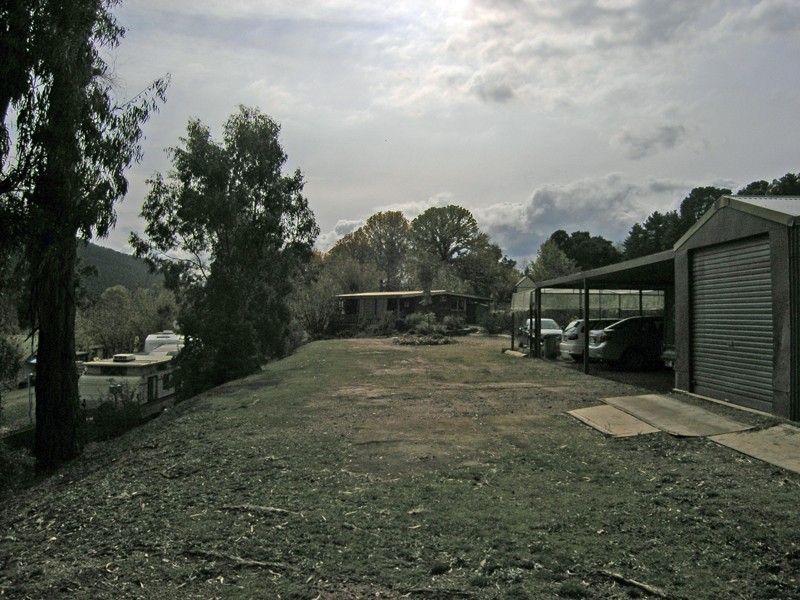 14 Long Tunnel Track, Wandiligong VIC 3744