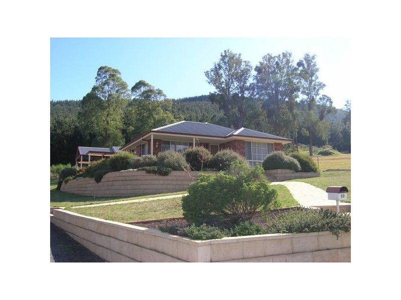 23 Norman Court, Bright VIC 3741