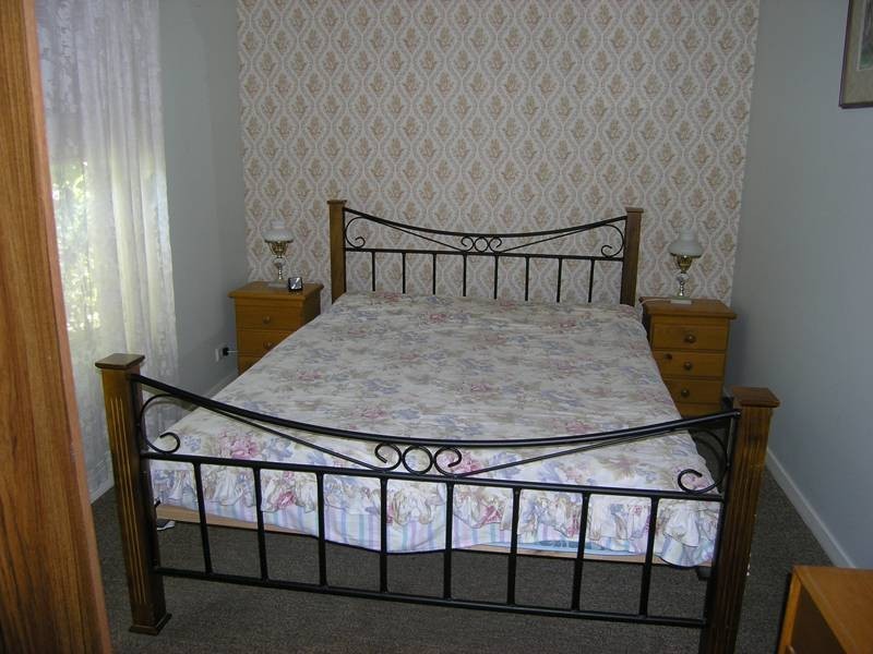 1/17 Mountbatten Ave, Bright VIC 3741