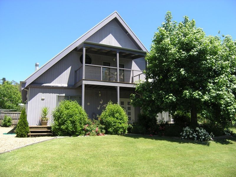 24 Gavan St, Bright VIC 3741