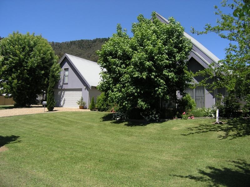 24 Gavan St, Bright VIC 3741