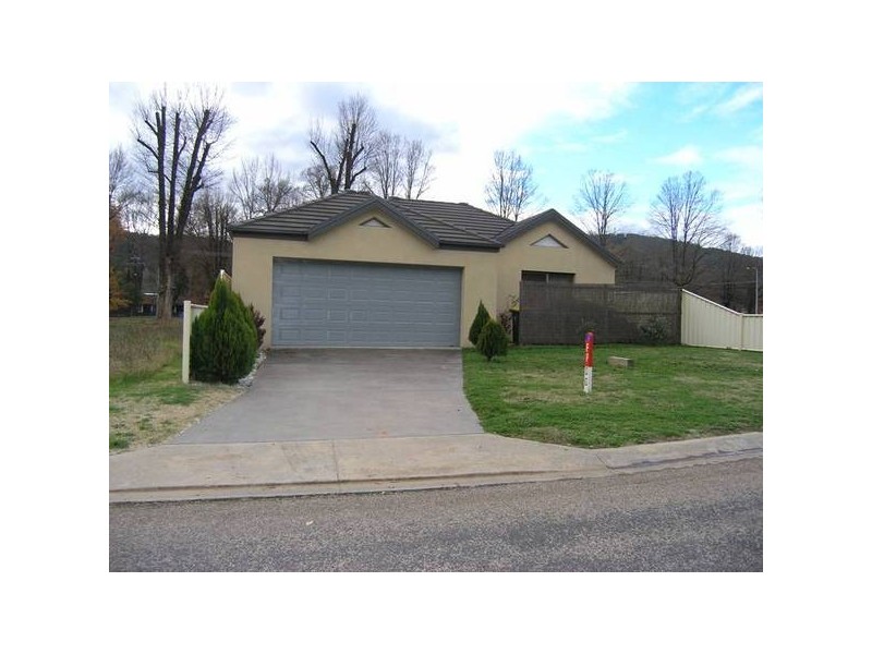 14 Mill Road, Bright VIC 3741