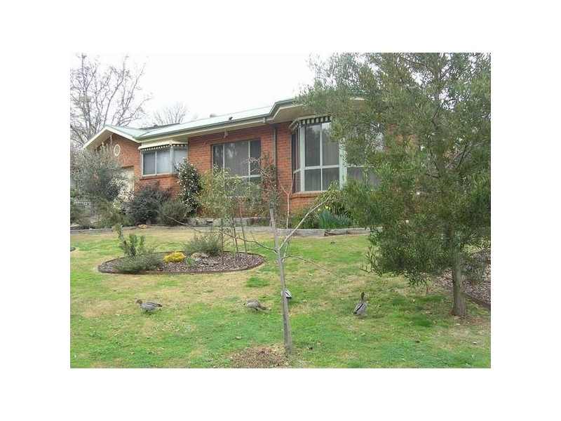 Unit 1/8-10 Riverside Avenue, Bright VIC 3741