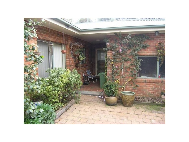 Unit 1/8-10 Riverside Avenue, Bright VIC 3741