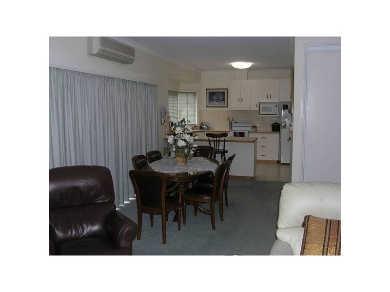 Unit 1/8-10 Riverside Avenue, Bright VIC 3741