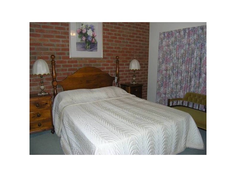 Unit 1/8-10 Riverside Avenue, Bright VIC 3741