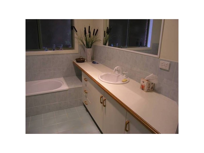 Unit 1/8-10 Riverside Avenue, Bright VIC 3741