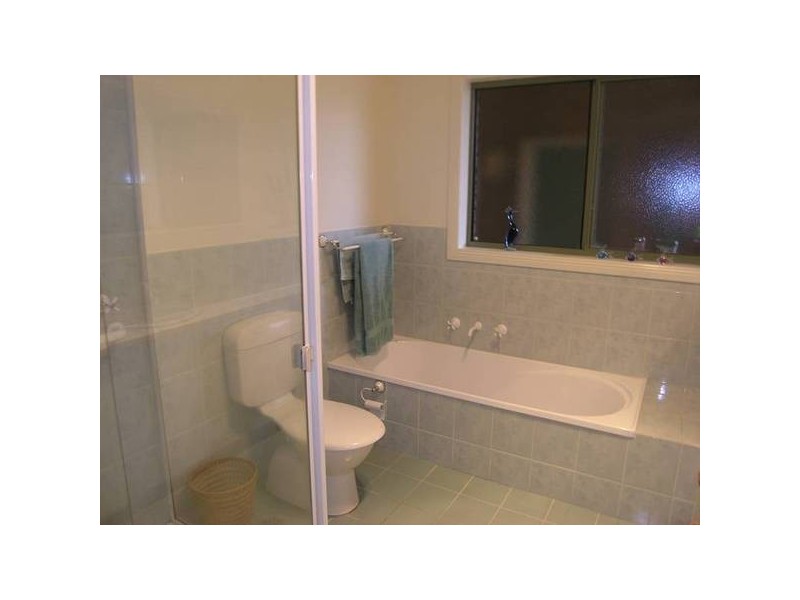 Unit 1/8-10 Riverside Avenue, Bright VIC 3741