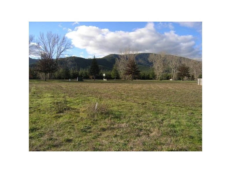 28 Louie Court, Bright VIC 3741