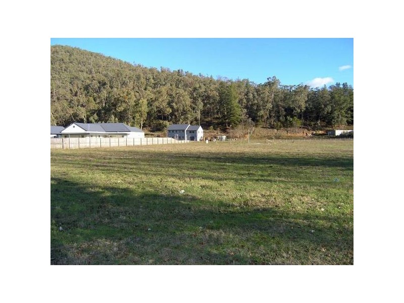 28 Louie Court, Bright VIC 3741