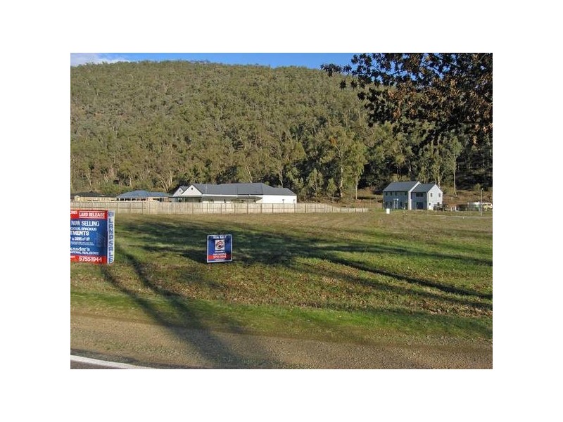 28 Louie Court, Bright VIC 3741