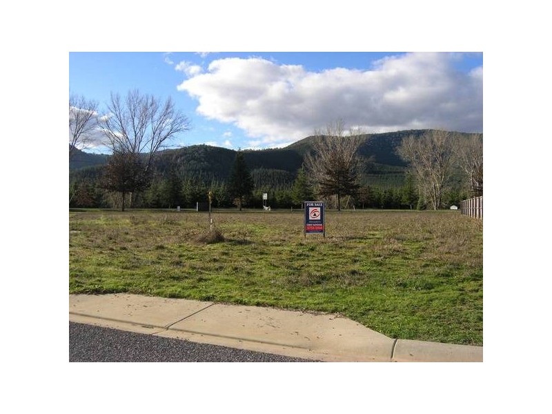 28 Louie Court, Bright VIC 3741