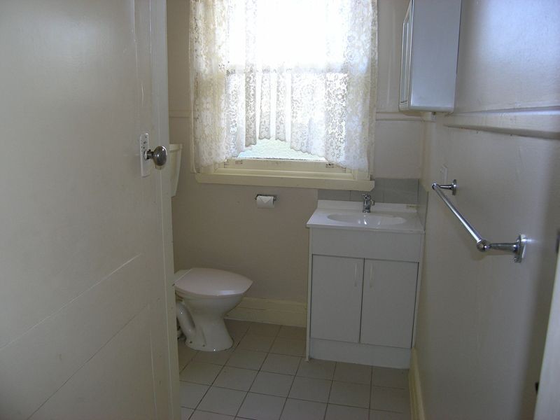 1/50 Delany Ave, Bright VIC 3741