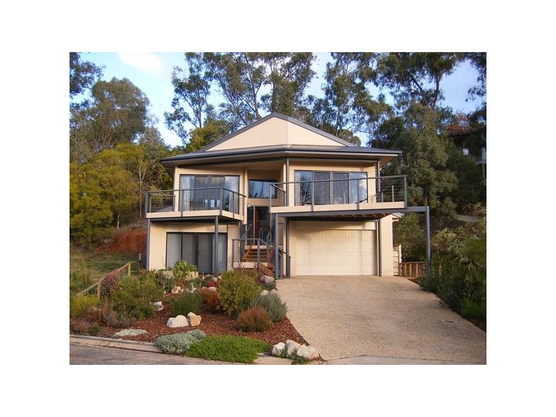 9 Kilfinan Crescent, Bright VIC 3741