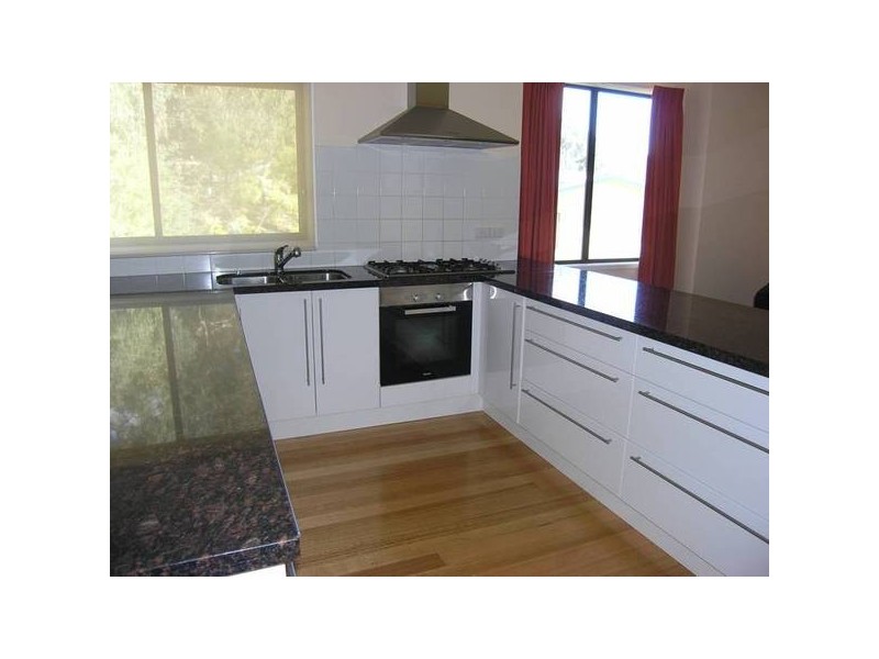 9 Kilfinan Crescent, Bright VIC 3741