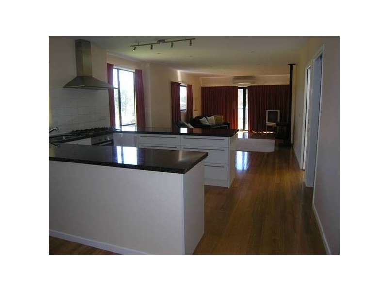 9 Kilfinan Crescent, Bright VIC 3741