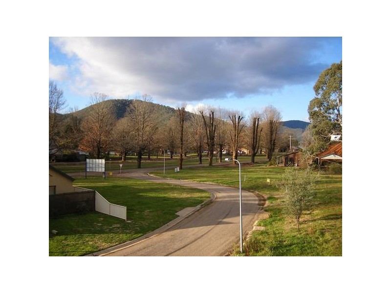 9 Kilfinan Crescent, Bright VIC 3741