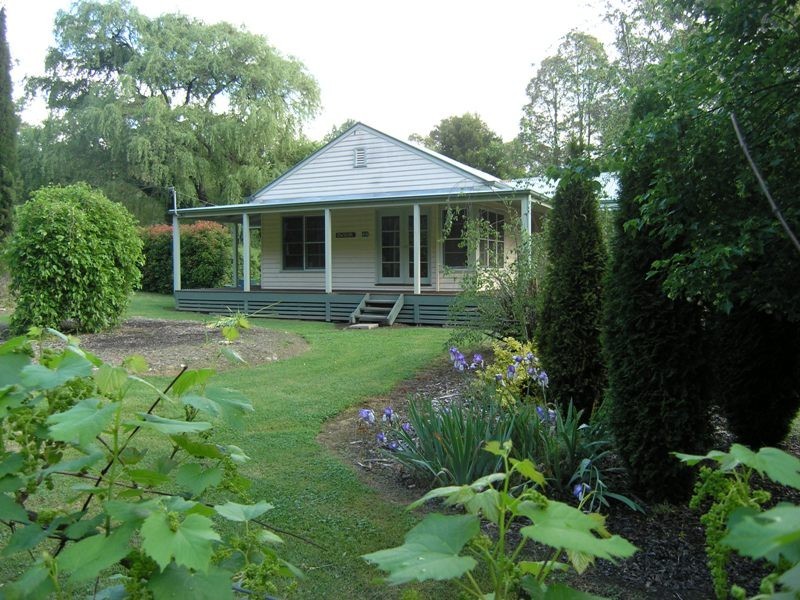 14 Williams Rd, Wandiligong VIC 3744