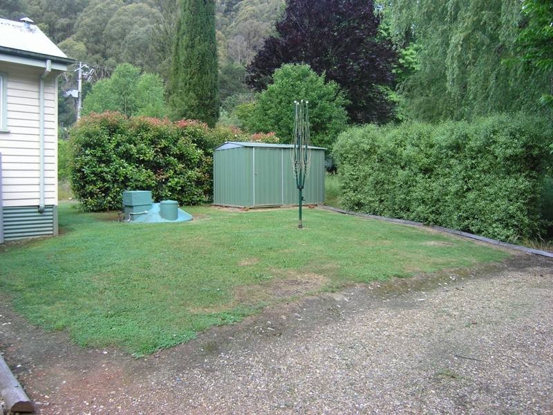 14 Williams Rd, Wandiligong VIC 3744