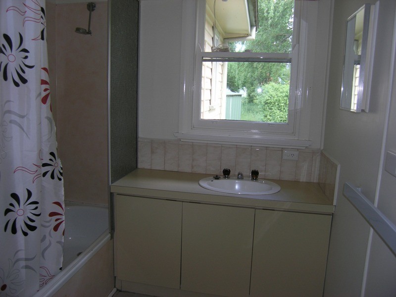 14 Williams Rd, Wandiligong VIC 3744