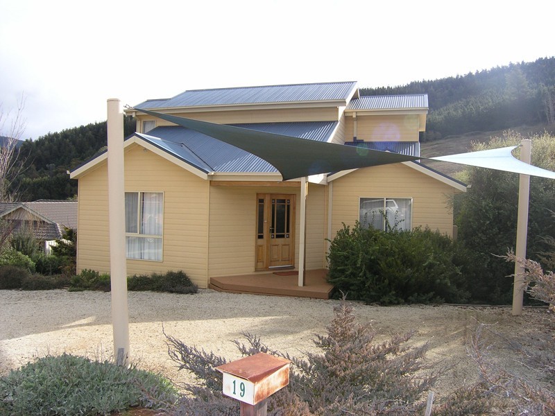 19 Norman Court, Bright VIC 3741